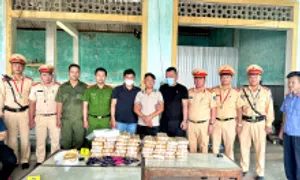 Hai người bị bắt cùng súng và 26 kg ma túy Hai người bị bắt cùng súng và 26 kg ma túy