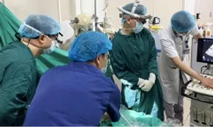 Chạy đua giành sự sống cho bé gái sốc tim nguy kịch