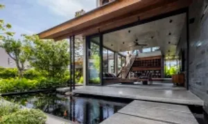 Biệt thự chừa hơn 50% diện tích làm vườn giữa phố