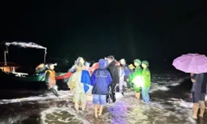 Tàu du lịch chìm trên biển Thiên Cầm, 34 người được cứu