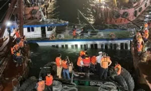 Xuyên đêm tìm kiếm nạn nhân tàu Vịnh Xanh 58