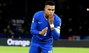 Mbappe dùng tiểu xảo phá đối thủ ở vòng loại World Cup