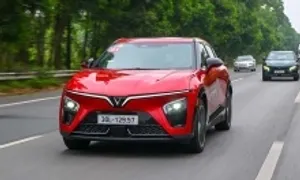 Crossover cỡ C tháng 10: CX-5 áp đảo, VF 7 tăng nhanh